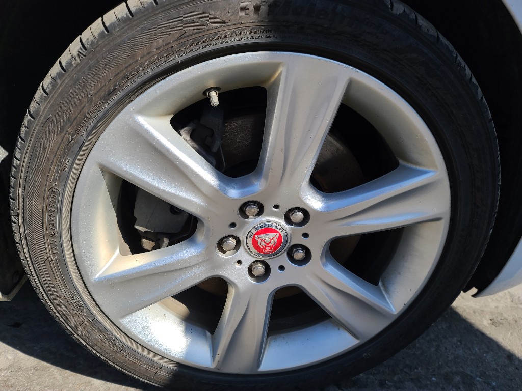 Jaguar Xe 20d 2017 SAJAA4BN8HCP06873 Image 3