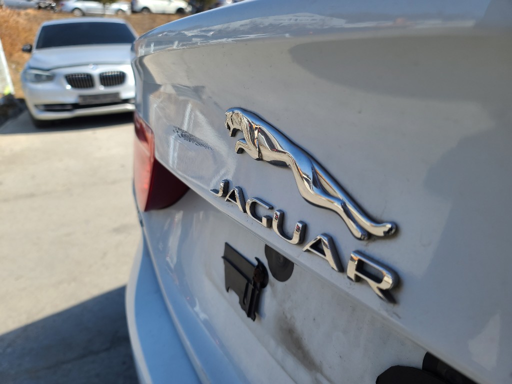 Jaguar Xe 20d 2017 SAJAA4BN8HCP06873 Image 6