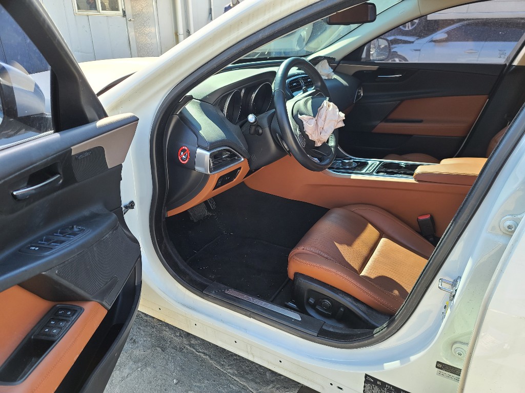Jaguar Xe 20d 2017 SAJAA4BN8HCP06873 Image 16