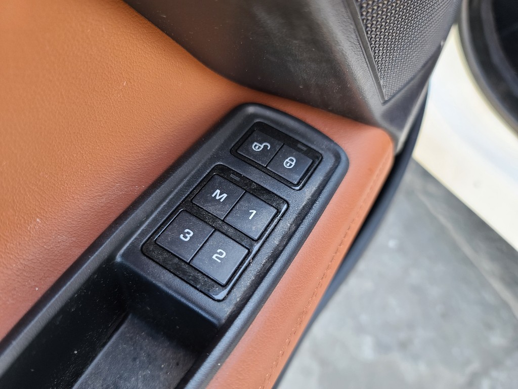 Jaguar Xe 20d 2017 SAJAA4BN8HCP06873 Image 17