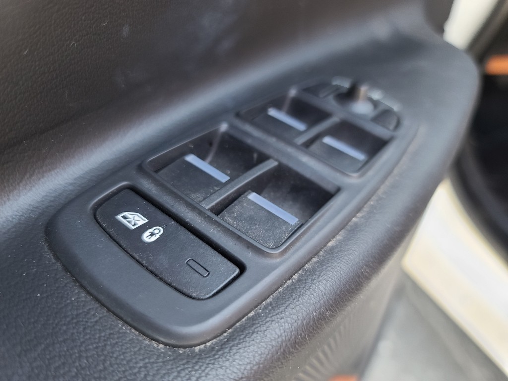 Jaguar Xe 20d 2017 SAJAA4BN8HCP06873 Image 18