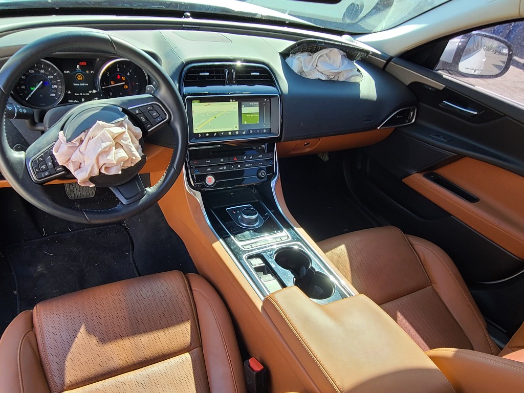 Jaguar Xe 20d 2017 SAJAA4BN8HCP06873 Image 21