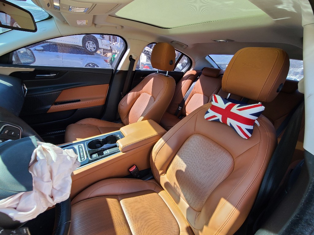 Jaguar Xe 20d 2017 SAJAA4BN8HCP06873 Image 22