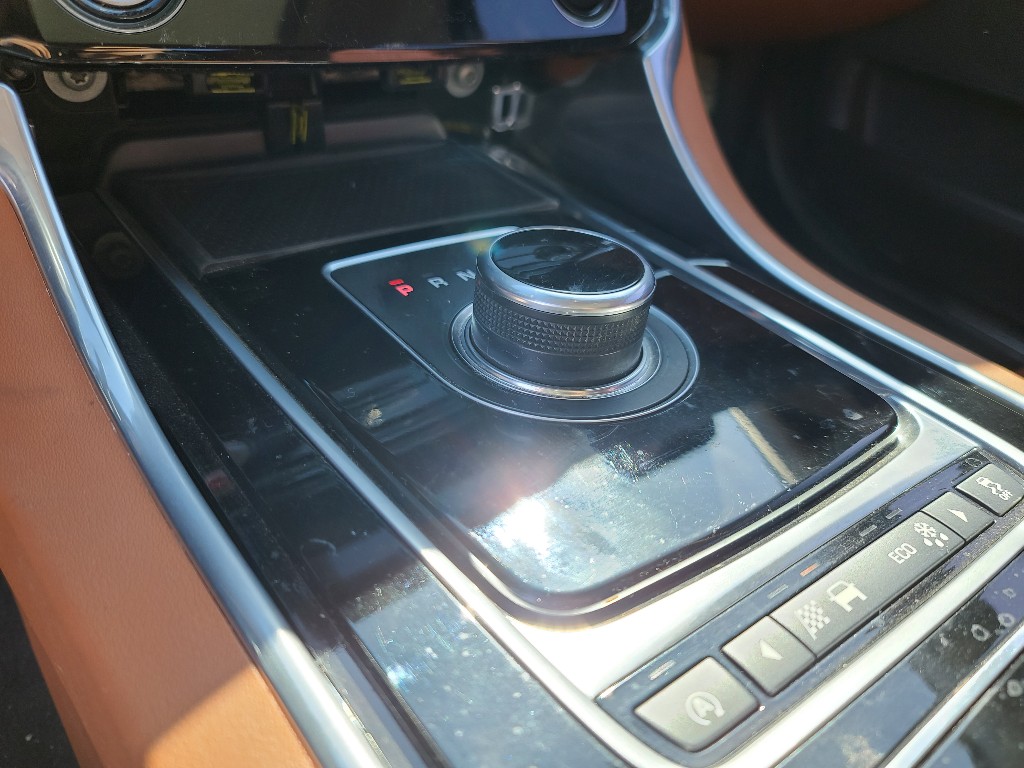 Jaguar Xe 20d 2017 SAJAA4BN8HCP06873 Image 27