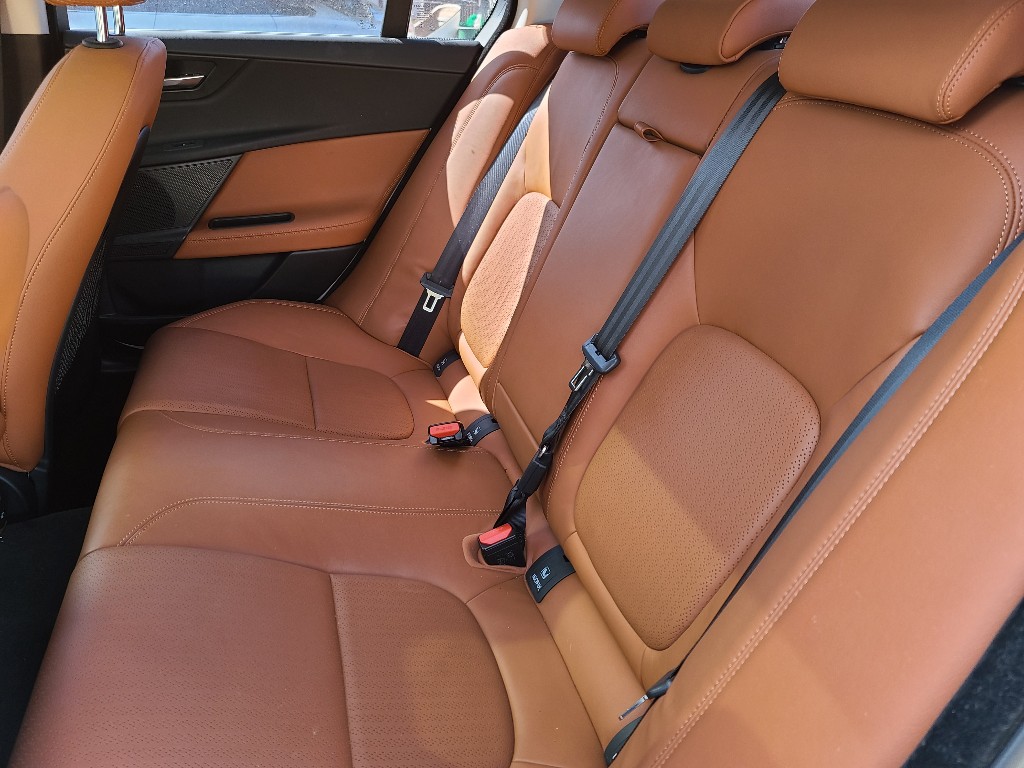 Jaguar Xe 20d 2017 SAJAA4BN8HCP06873 Image 32