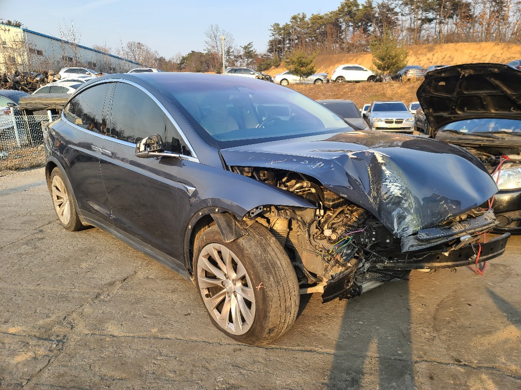 Tesla Others 2018 5YJXCBE23JF131339 Image 13