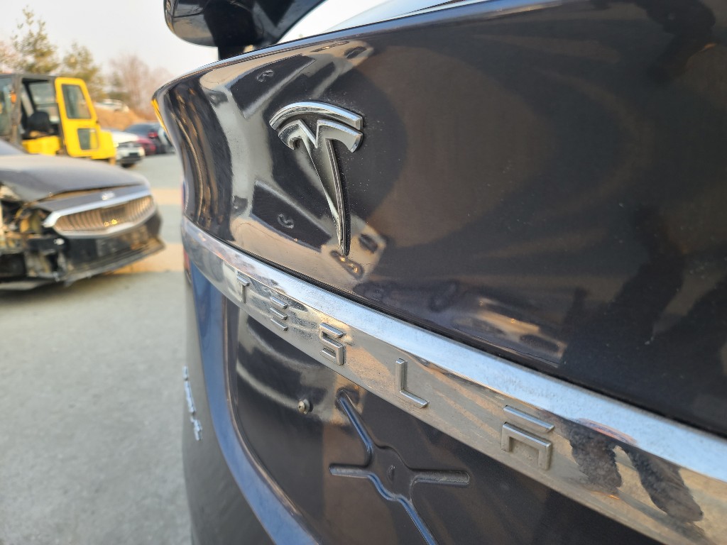 Tesla Others 2018 5YJXCBE23JF131339 Image 8