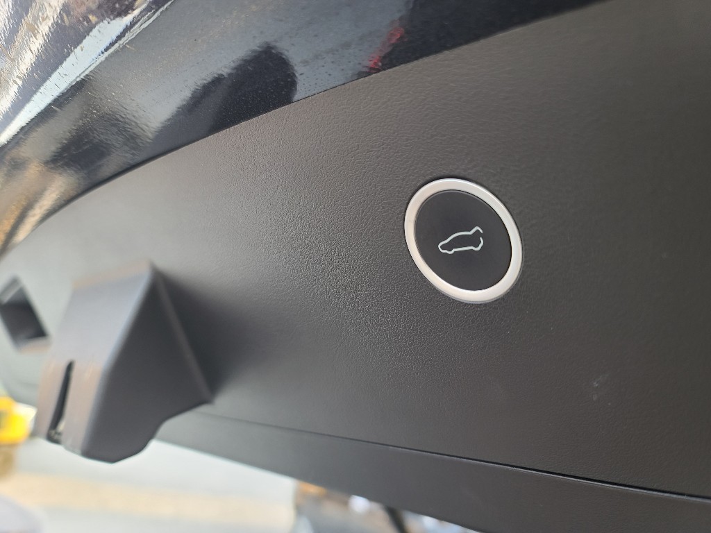 Tesla Others 2018 5YJXCBE23JF131339 Image 12
