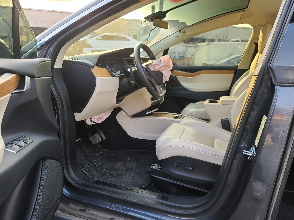 Tesla Others 2018 5YJXCBE23JF131339 Image 20