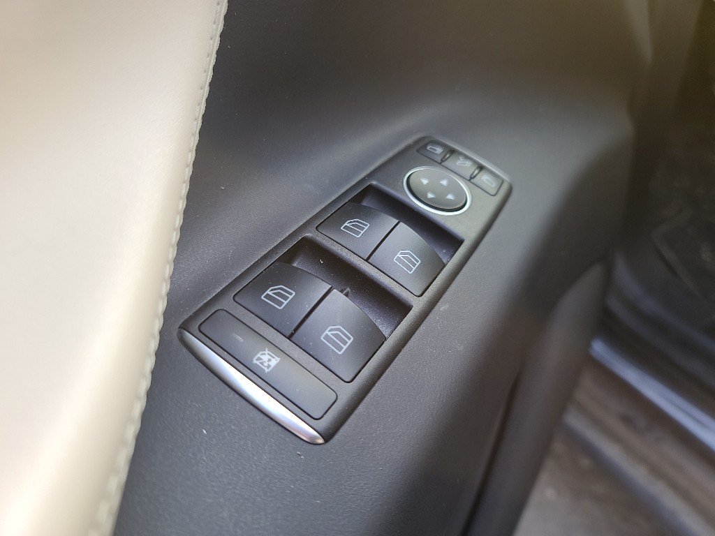 Tesla Others 2018 5YJXCBE23JF131339 Image 23
