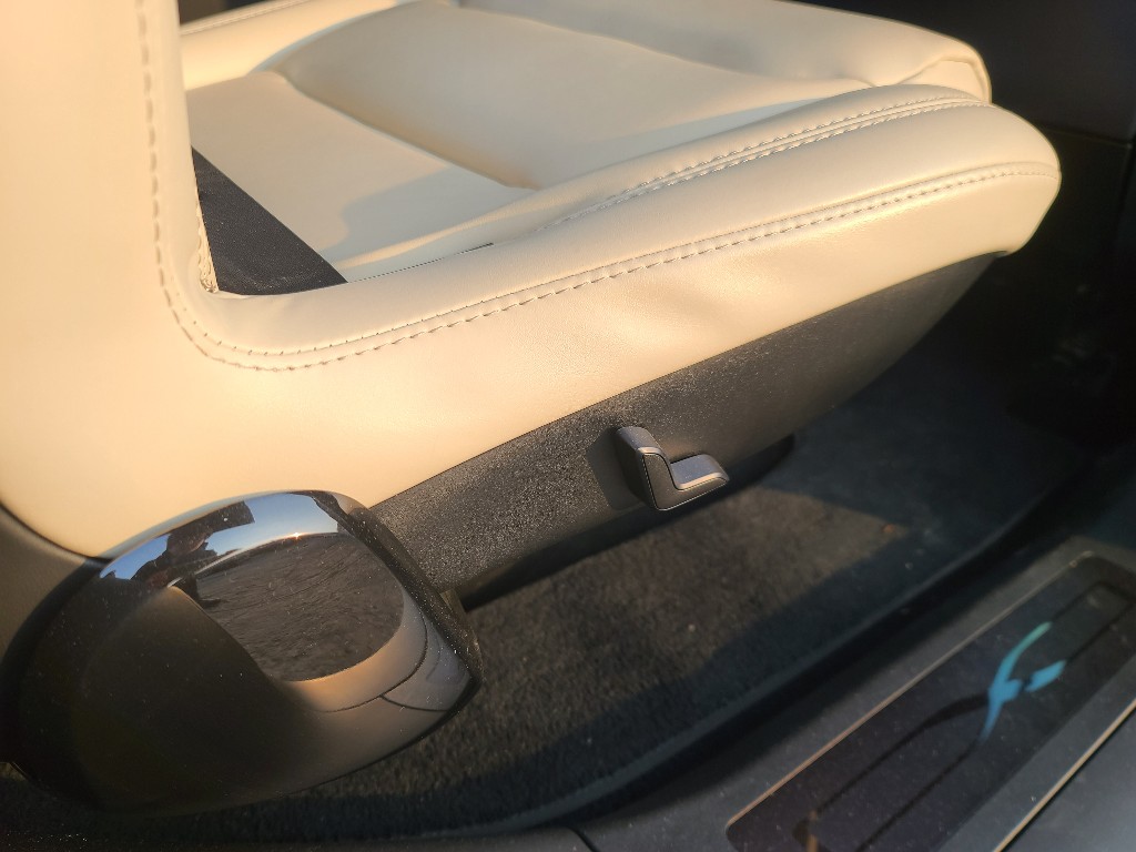 Tesla Others 2018 5YJXCBE23JF131339 Image 25