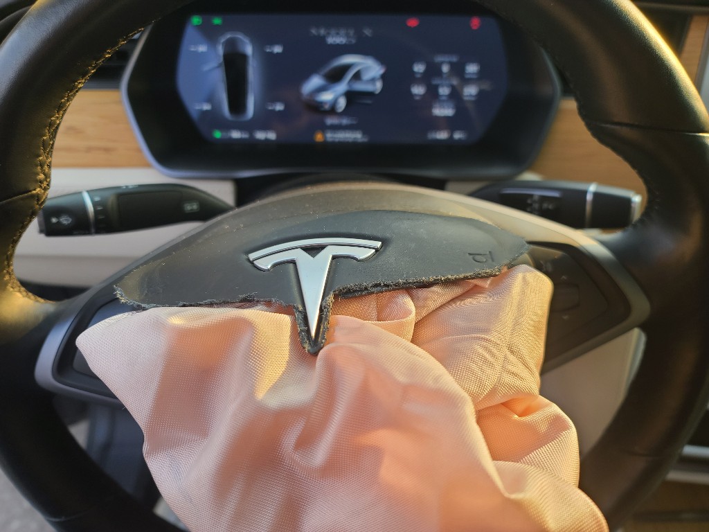 Tesla Others 2018 5YJXCBE23JF131339 Image 27