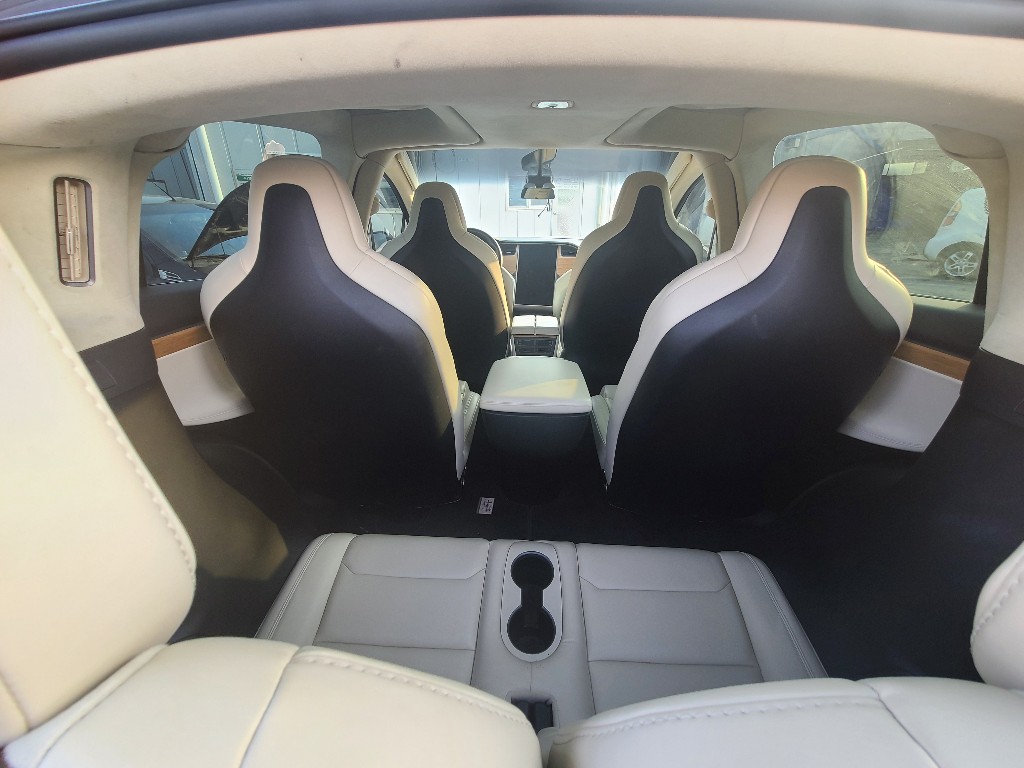 Tesla Others 2018 5YJXCBE23JF131339 Image 37