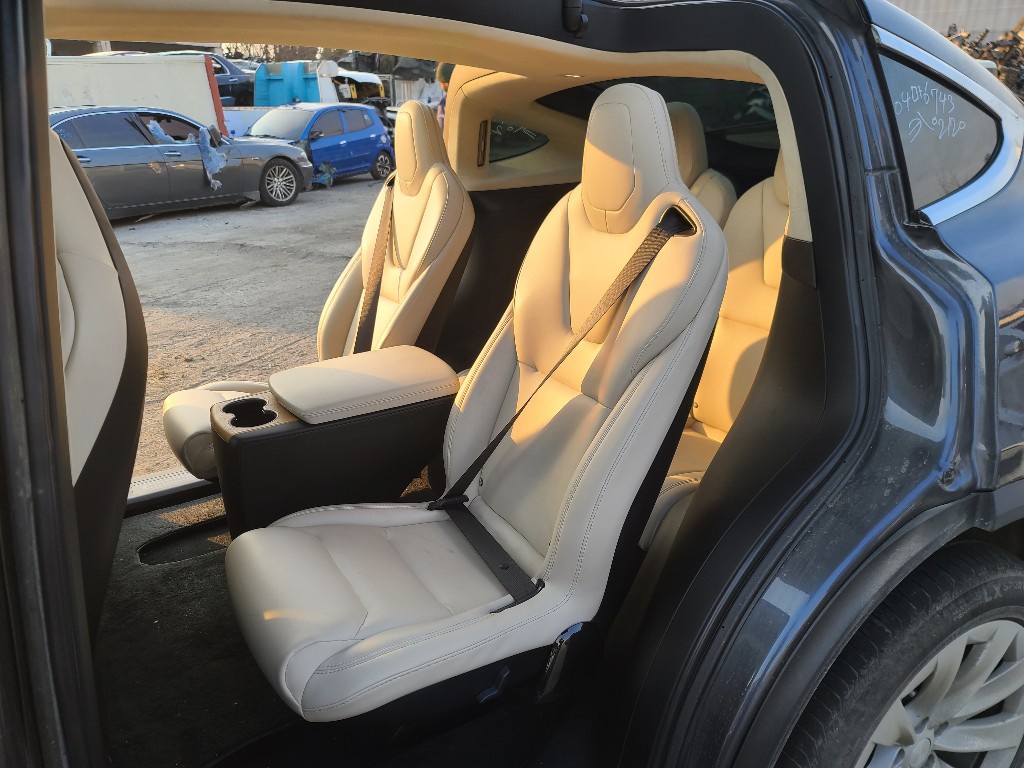 Tesla Others 2018 5YJXCBE23JF131339 Image 39