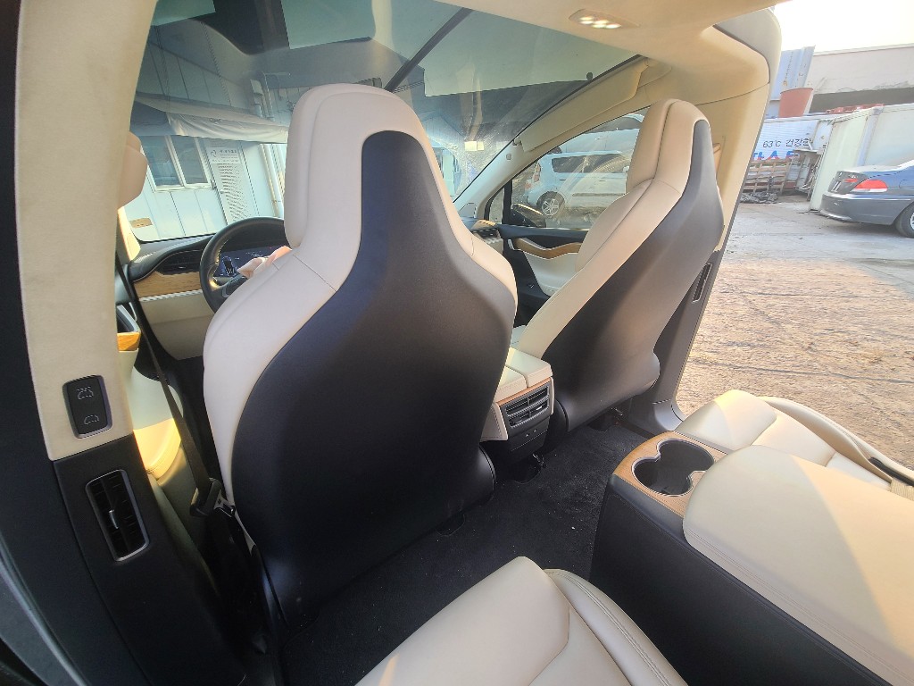 Tesla Others 2018 5YJXCBE23JF131339 Image 42