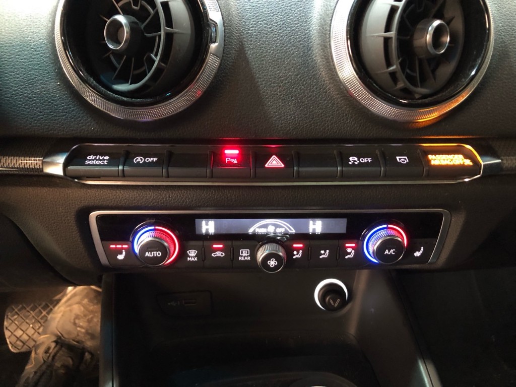 WAUZZZ8V1J1085120 Audi A3
