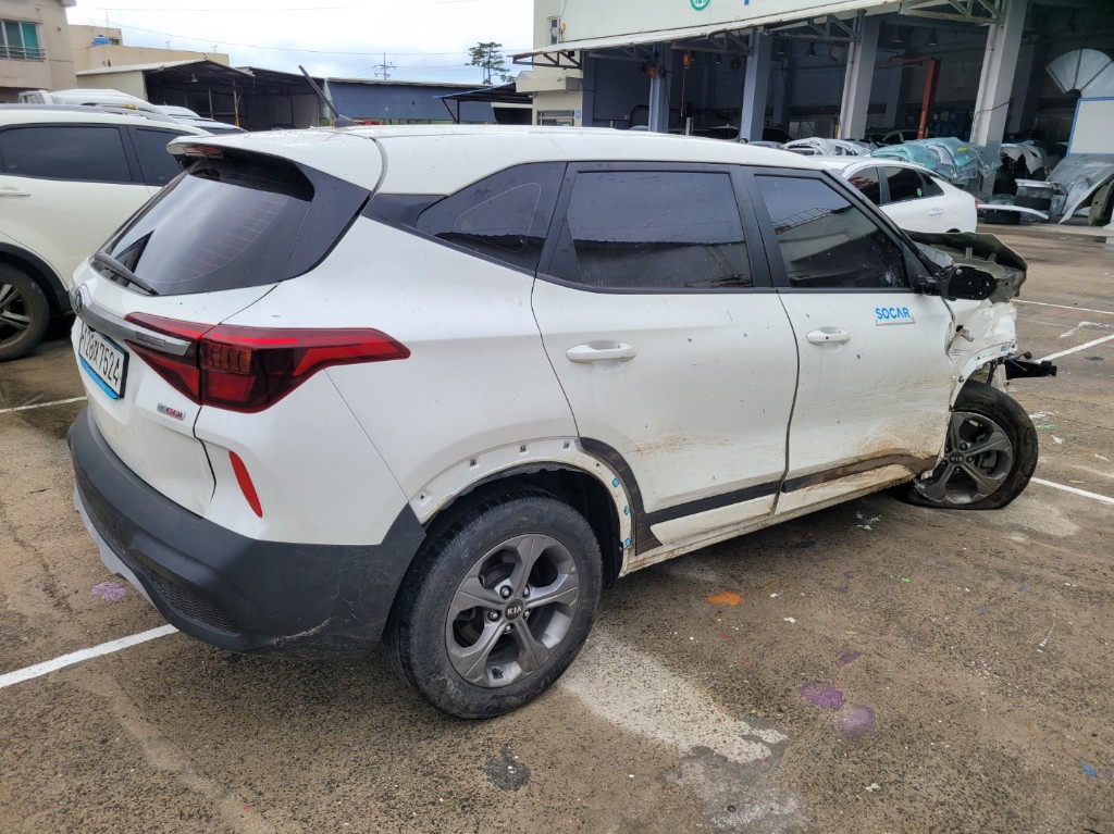 KNAEP812GLK080620 KIA Seltos