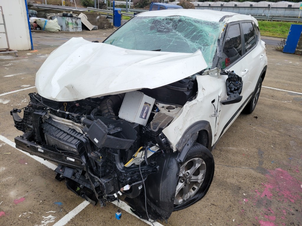 KNAEP812GLK080620 KIA Seltos