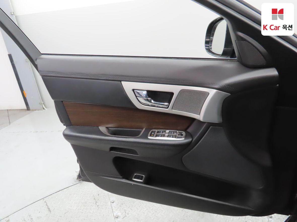 SAJAA0540FNU56171 Jaguar New Xf