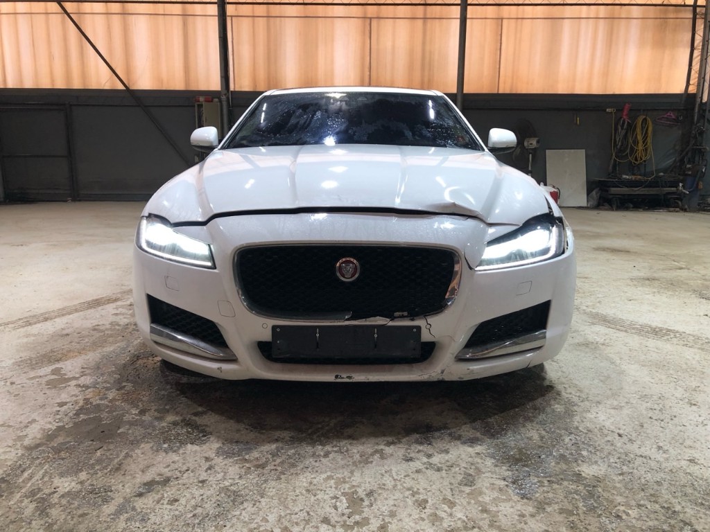 SAJBB4BK6HCY29837 Jaguar Xf X260