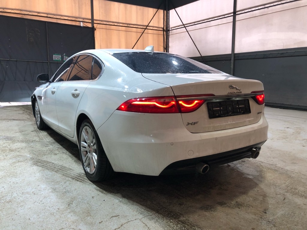 SAJBB4BK6HCY29837 Jaguar Xf X260