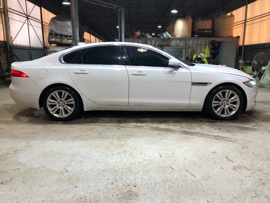 SAJBB4BK6HCY29837 Jaguar Xf X260