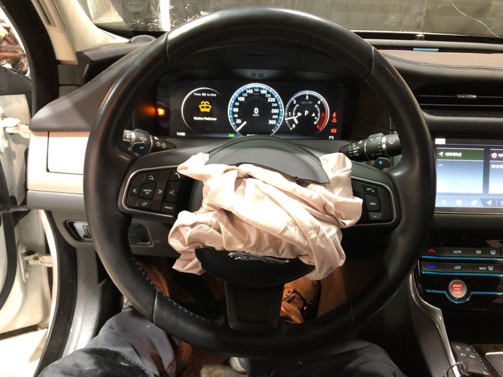 SAJBB4BK6HCY29837 Jaguar Xf X260
