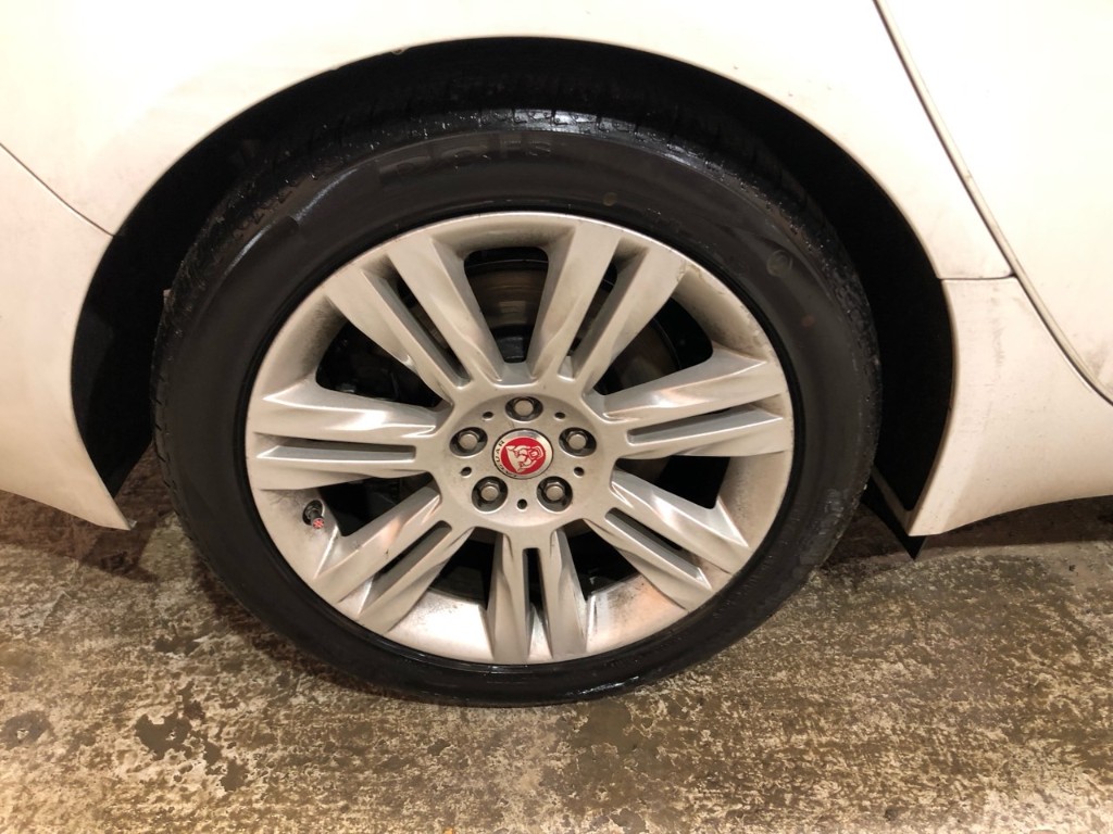 SAJBB4BK6HCY29837 Jaguar Xf X260