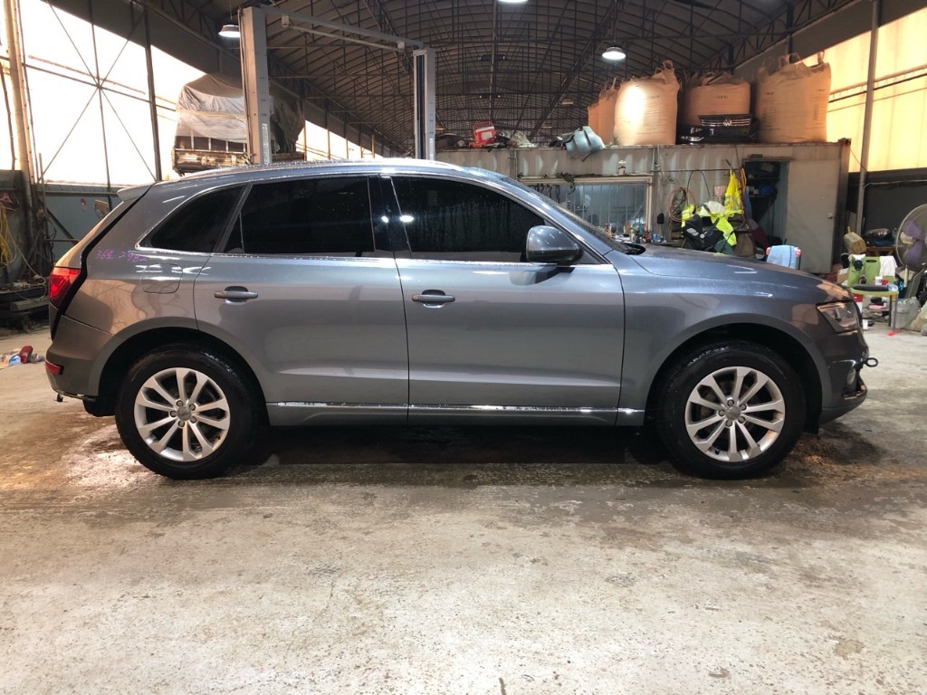 WAUZZZ8RXDA025330 Audi Q5