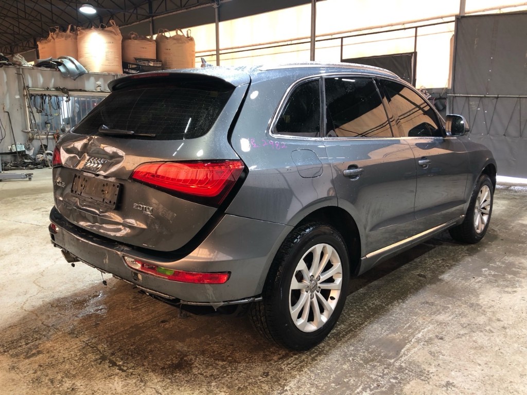 WAUZZZ8RXDA025330 Audi Q5