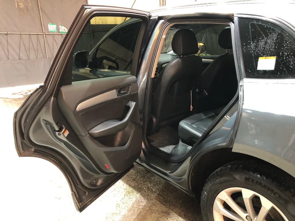 WAUZZZ8RXDA025330 Audi Q5