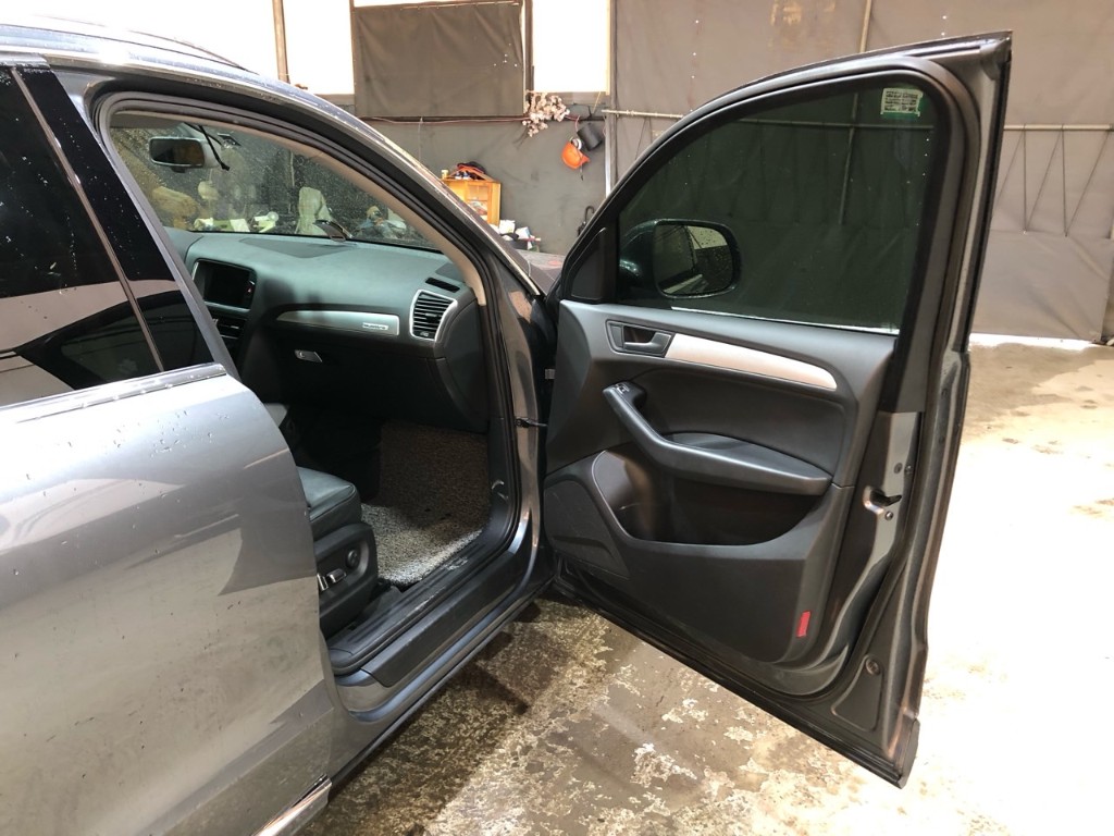 WAUZZZ8RXDA025330 Audi Q5
