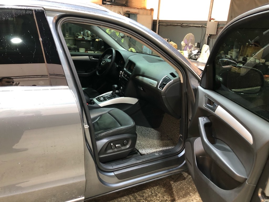 WAUZZZ8RXDA025330 Audi Q5