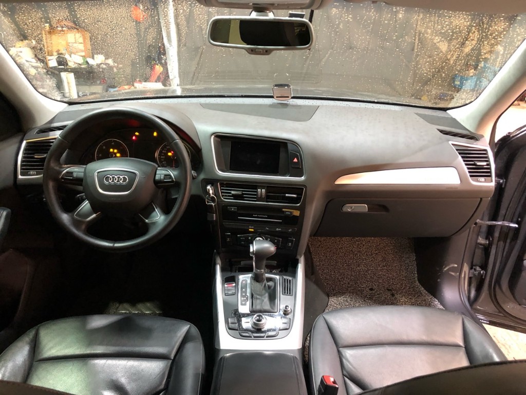 WAUZZZ8RXDA025330 Audi Q5