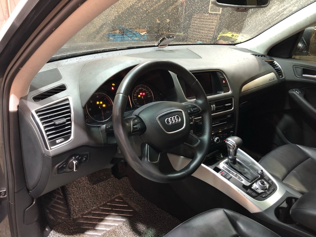 WAUZZZ8RXDA025330 Audi Q5
