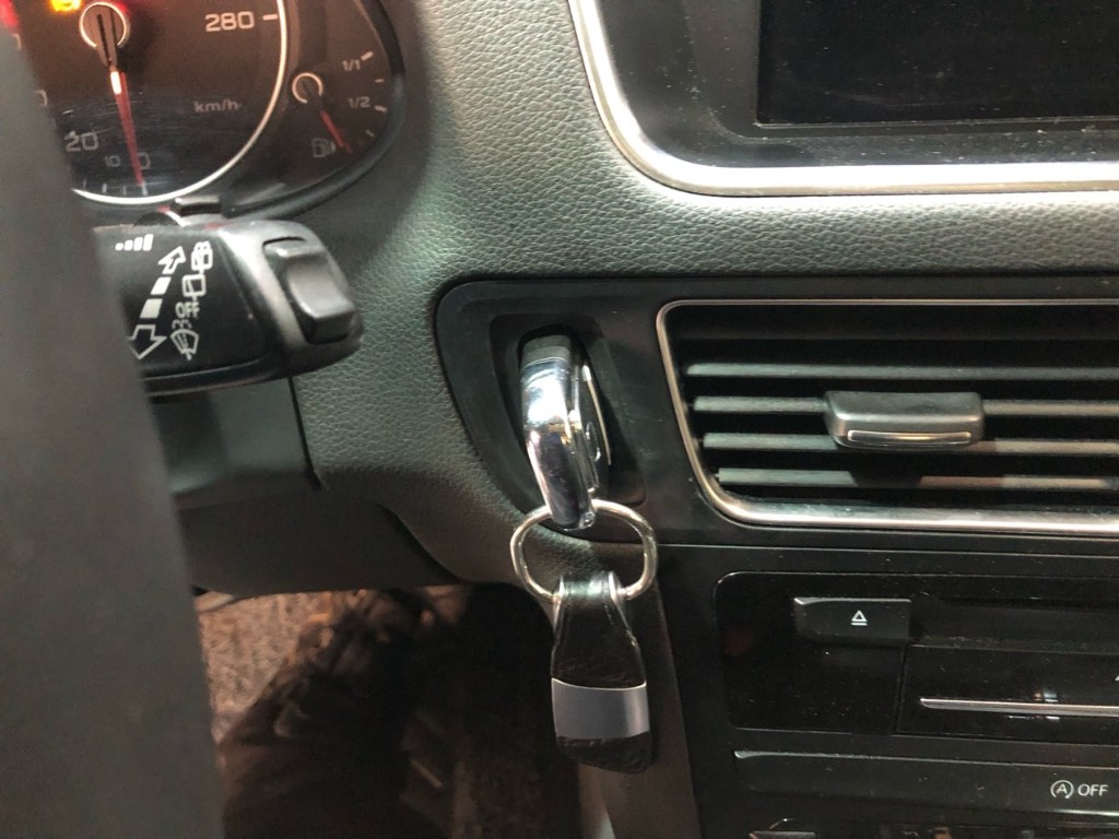 WAUZZZ8RXDA025330 Audi Q5