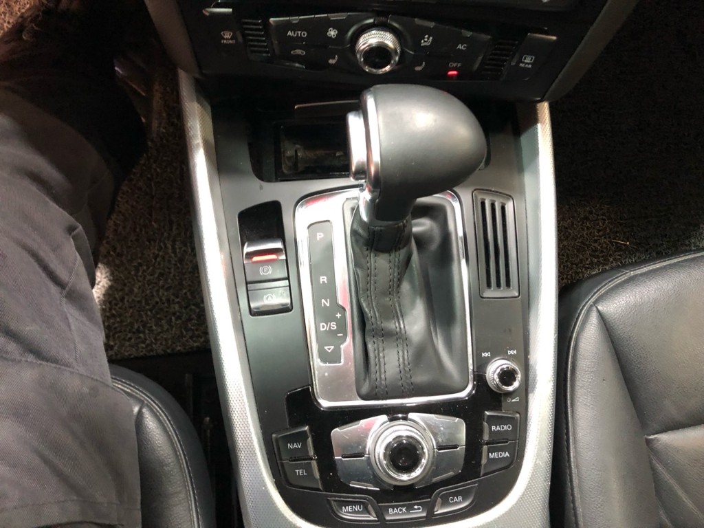 WAUZZZ8RXDA025330 Audi Q5