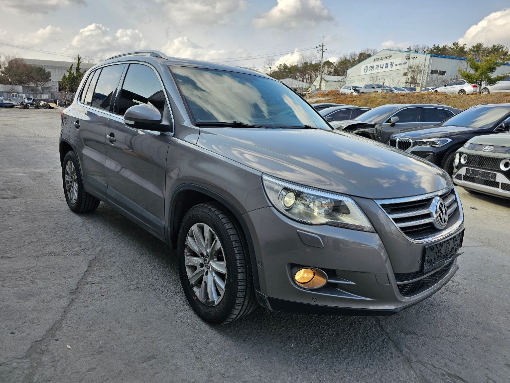 WVGZZZ5NZBW062961 Volkswagen TIGUAN