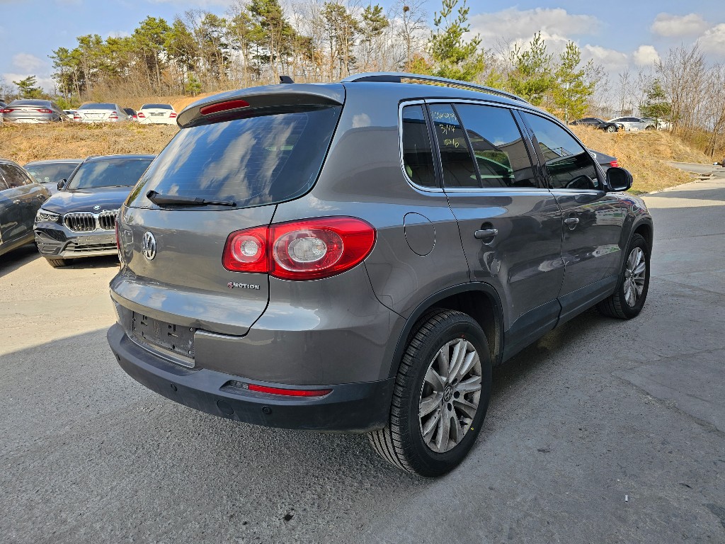 WVGZZZ5NZBW062961 Volkswagen TIGUAN