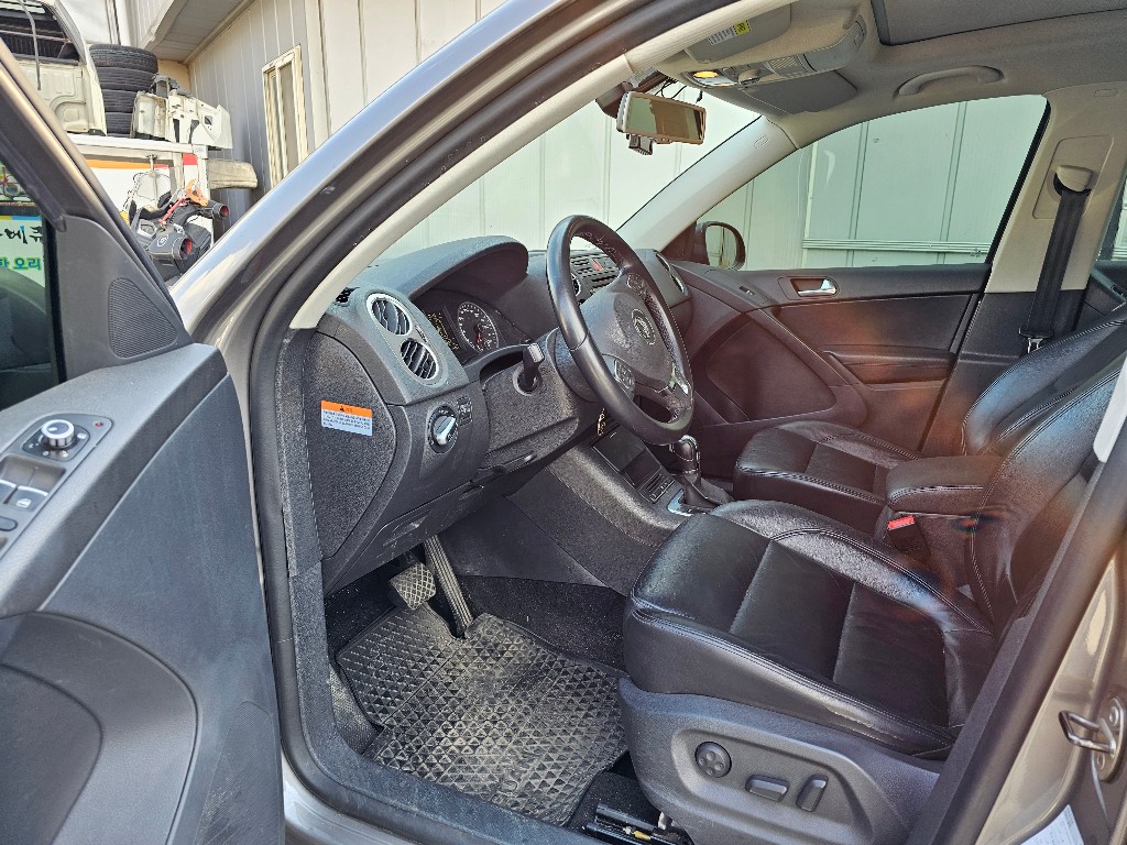 WVGZZZ5NZBW062961 Volkswagen TIGUAN