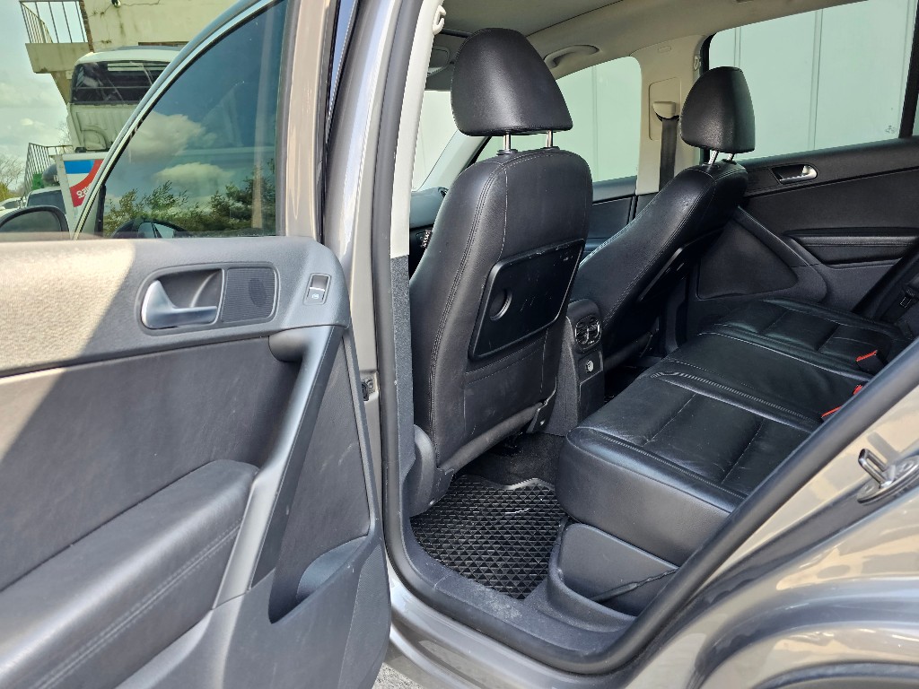 WVGZZZ5NZBW062961 Volkswagen TIGUAN
