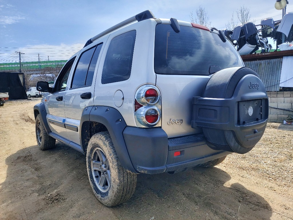 1J8GL38545W634061 Jeep Cherokee