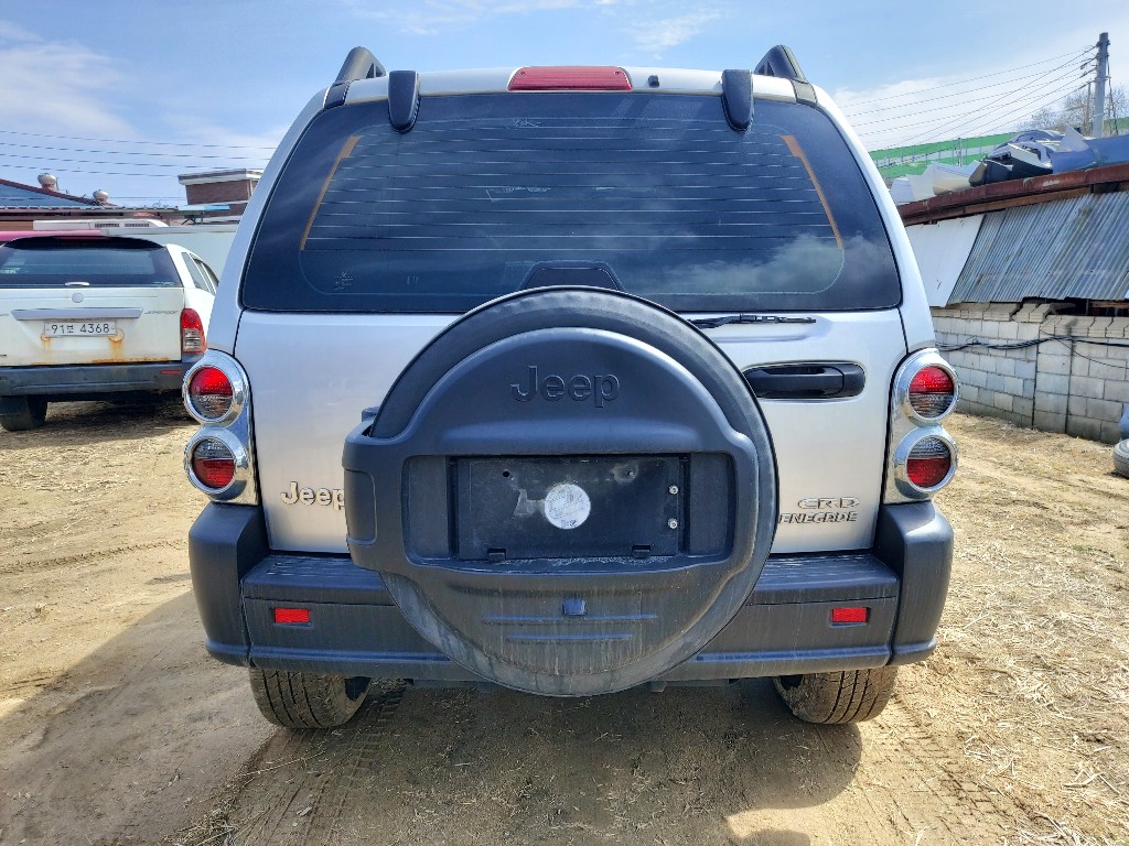 1J8GL38545W634061 Jeep Cherokee