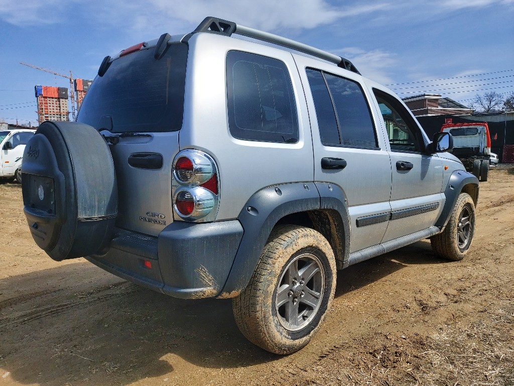1J8GL38545W634061 Jeep Cherokee