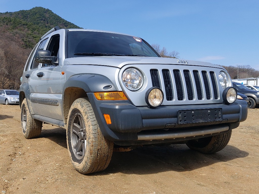 1J8GL38545W634061 Jeep Cherokee