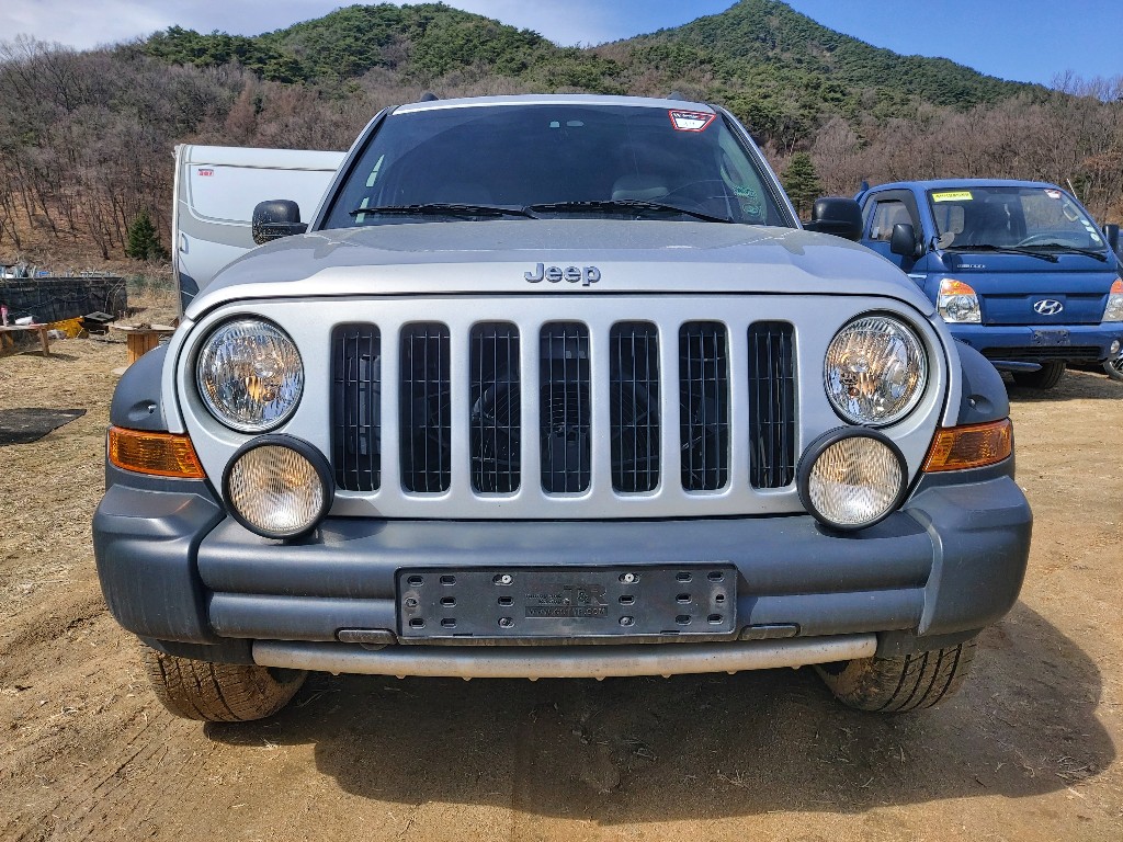 1J8GL38545W634061 Jeep Cherokee
