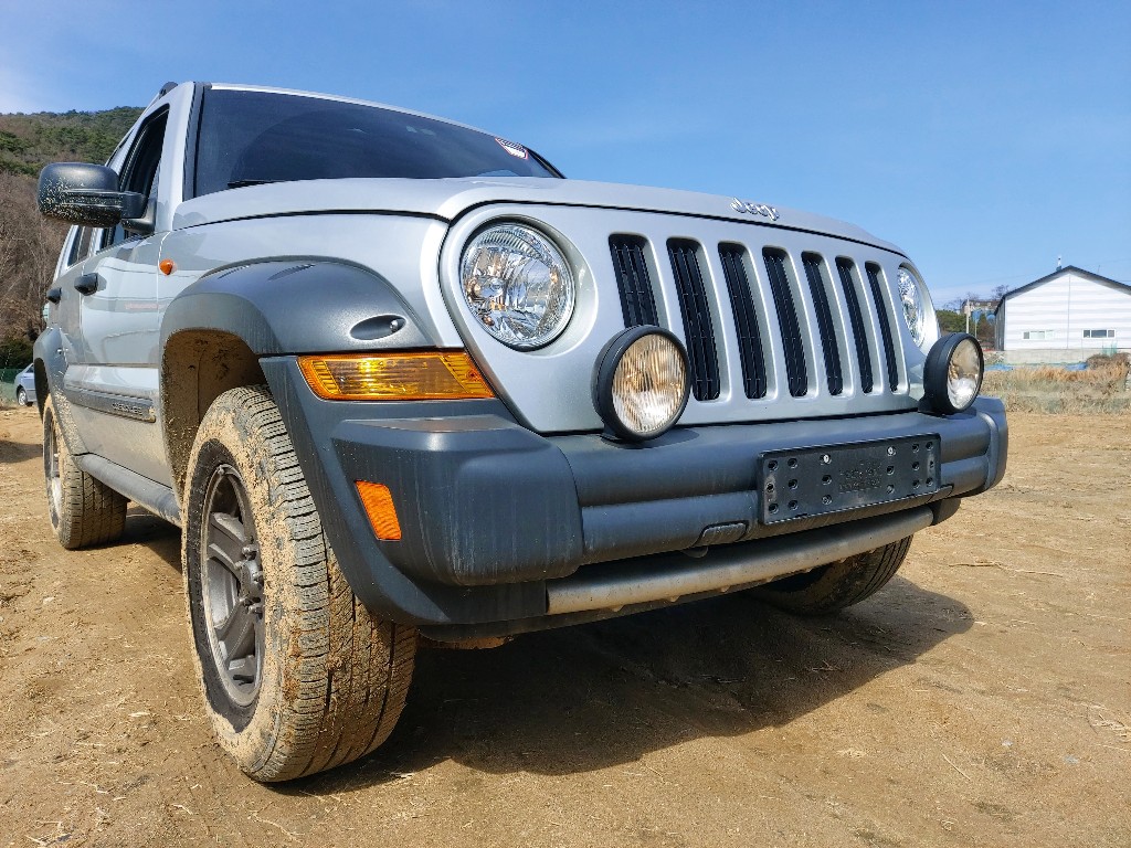 1J8GL38545W634061 Jeep Cherokee