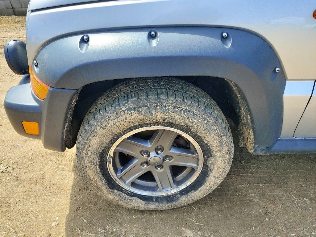 1J8GL38545W634061 Jeep Cherokee