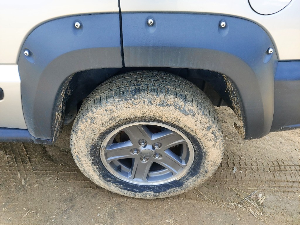 1J8GL38545W634061 Jeep Cherokee