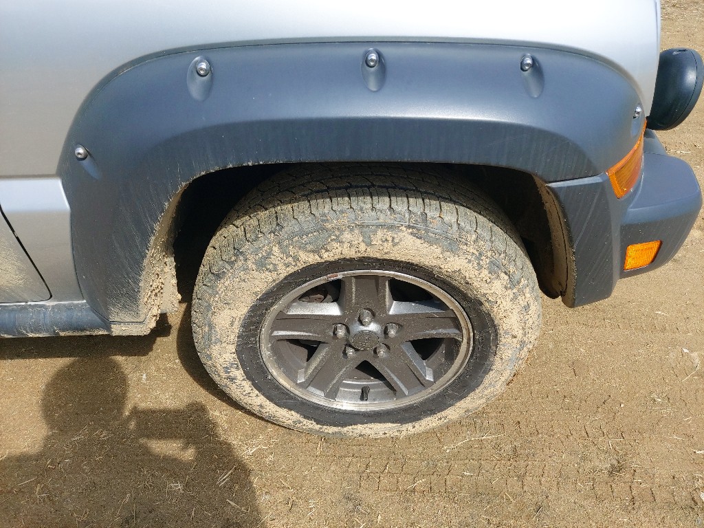 1J8GL38545W634061 Jeep Cherokee